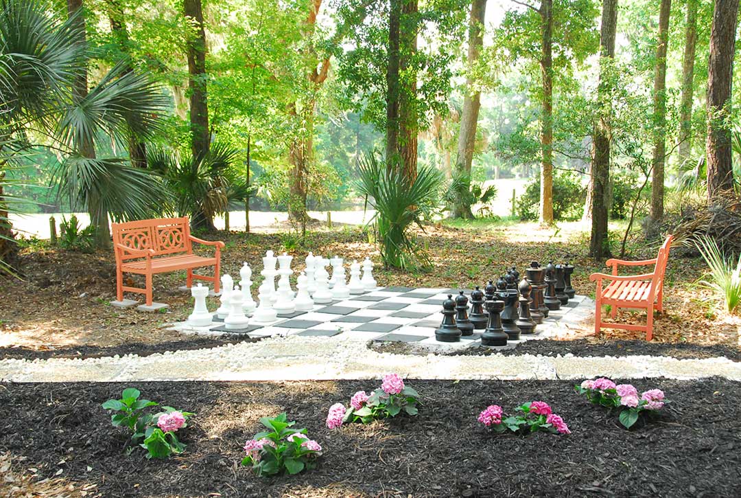 Staying in a fully furnished vacation home is a dream for many. Dreaming of your next vacation near the beach on Hilton Head Island? Look no further. You just need to pack your bags and book our Hilton Head vacation home with pool and other amenities. 
